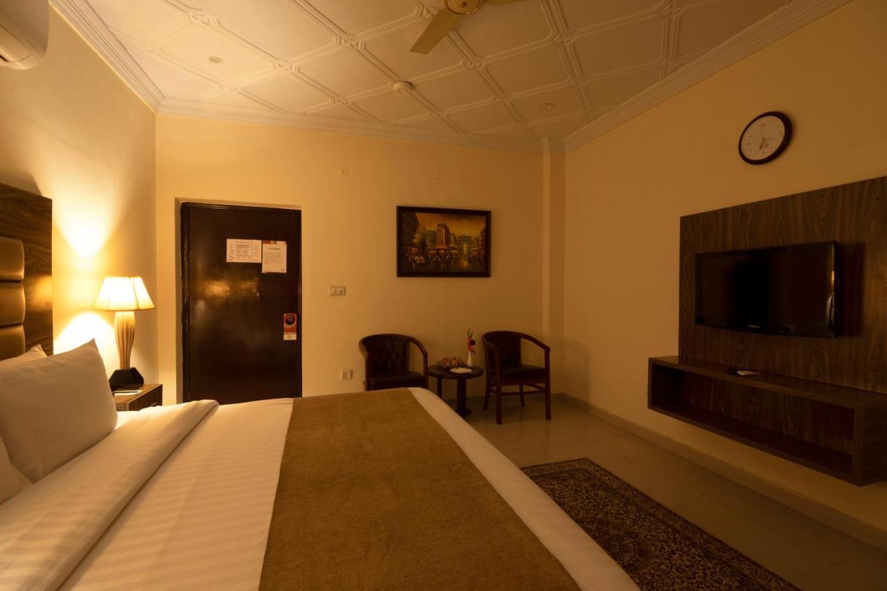 Hotel One Lalazar Multan Exteriér fotografie